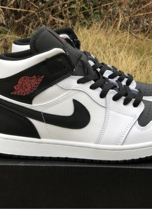 NIKE SNEAKERS