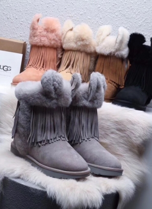 UGG gray