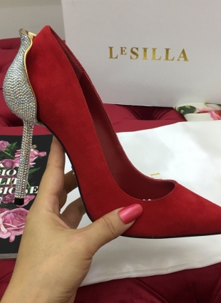 Lesilla red shoes