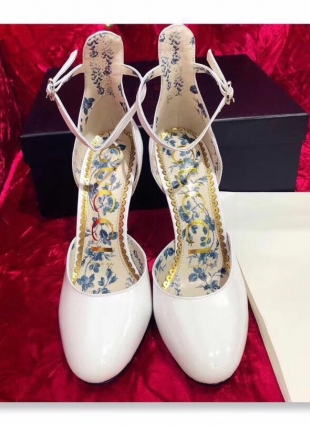 Gucci shoes white