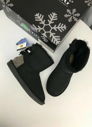UGG black