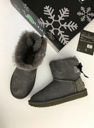 UGG gray