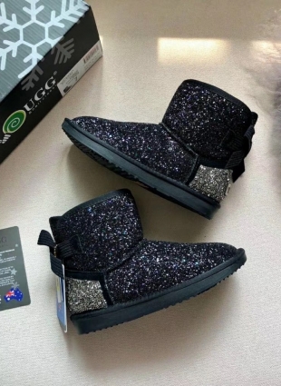 UGG black