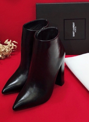 Yves Saint Laurent boots black