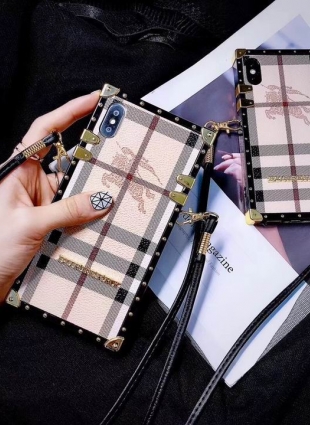 Burberry Mobile Shell