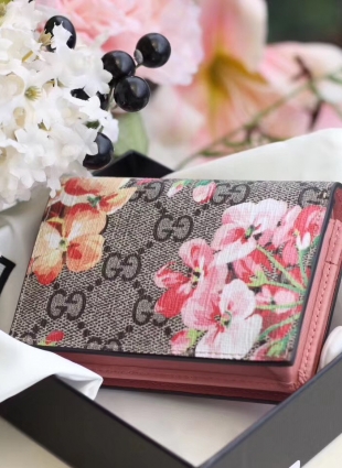 Gucci bloom wallet