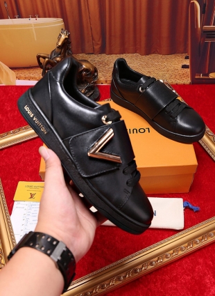 Louis Vuitton sneakers black