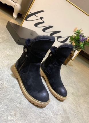 UGG black