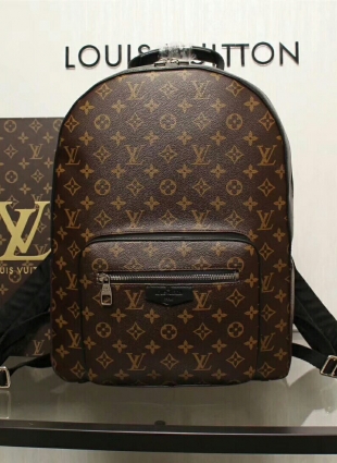 Louis Vuitton backpack 31 x 42 x 13 cm