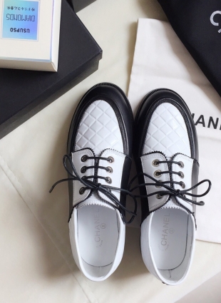 Chanel shoes black and white