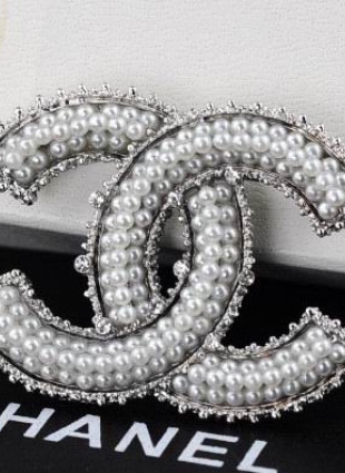 CHANEL brooches silver and pearl