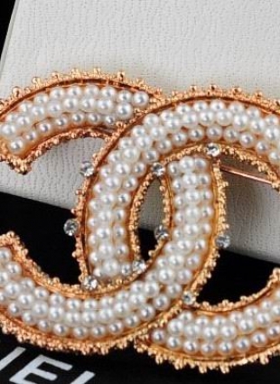 CHANEL brooches gold and pearl