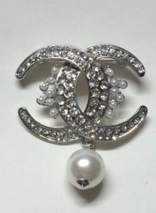 CHANEL brooches silver and pearl