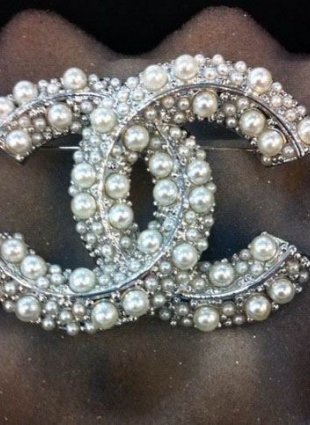 CHANEL brooches silver and pearl