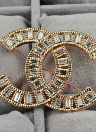 CHANEL brooches gold and crystal