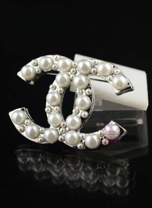 CHANEL brooches silver and pearl