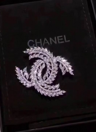 CHANEL brooches silver and crystal