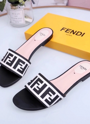 Fendi step-ins black and white