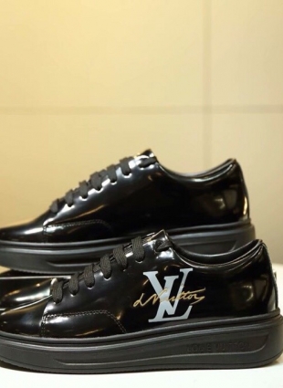 Louis Vuitton sneakers black