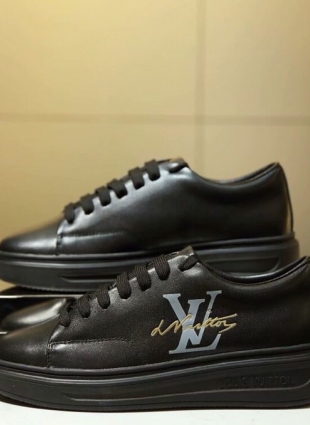 Louis Vuitton sneakers black