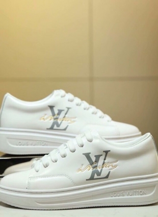 Louis Vuitton sneakers white