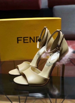 Fendi shoes beige