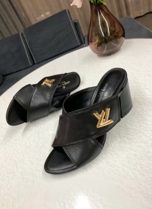 Louis Vuitton sandals black