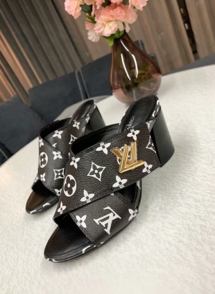 Louis Vuitton sandals black