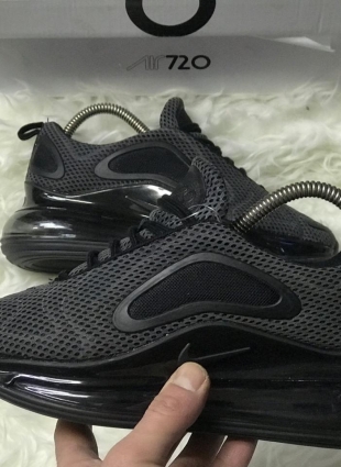 Nike sneakers black