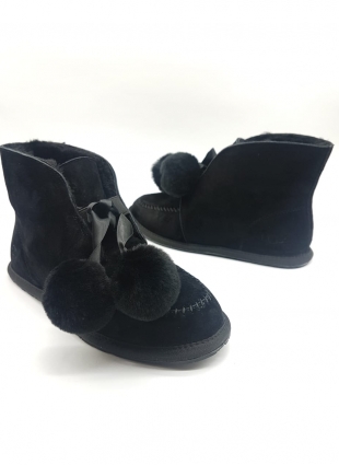UGG black
