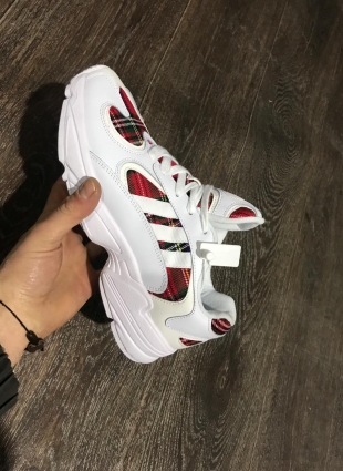 Adidas sneakers white