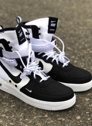Nike sneakers black and white