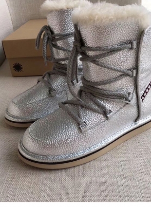 UGG silver