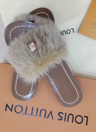 Louis Vuitton step-ins beige