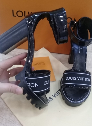 Louis Vuitton sandals black