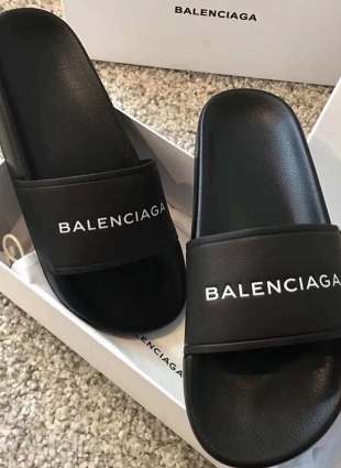 Balenciaga slippers black