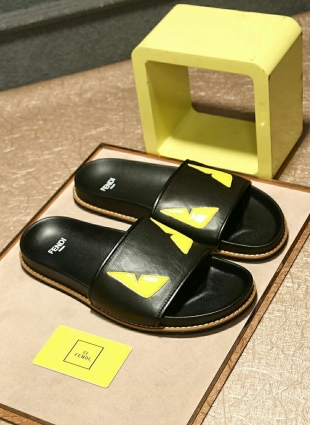 Fendi slippers black
