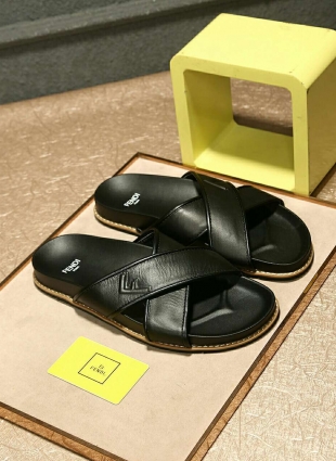 Fendi slippers black
