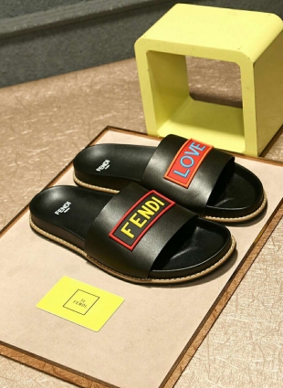 Fendi slippers black
