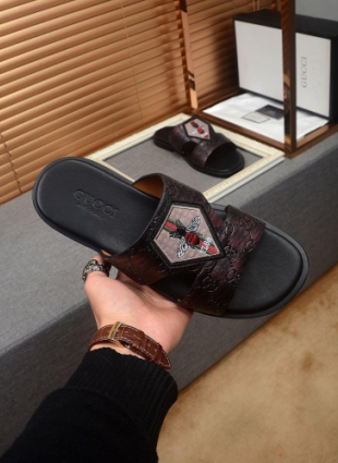Gucci slippers burgundy