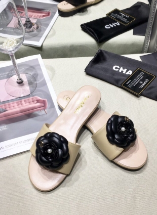 Chanel step-ins beige and black