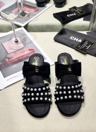 Chanel step-ins black