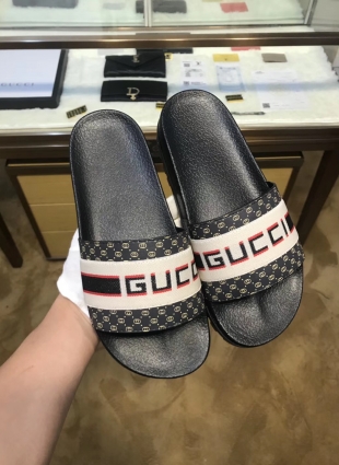 Gucci slippers black