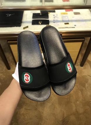Gucci slippers black