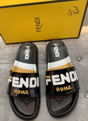 Fendi slippers black