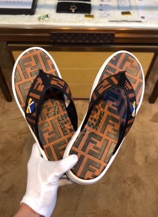 Fendi slippers brown