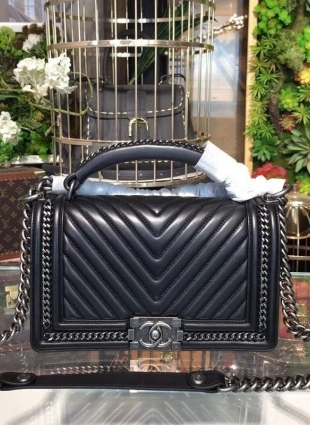 CHANEL boy bag