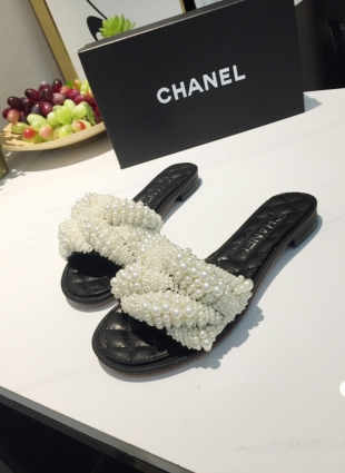 Chanel step-ins white