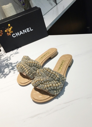 Chanel step-ins beige