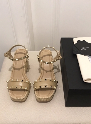 Valentino sandals beige